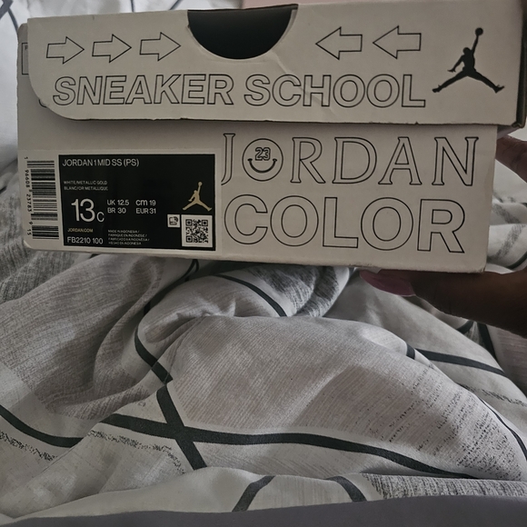 Jordan 1 Mid Unc To Chi Size 13C Kids' White, Gold, Red, and Blue Sneakers - Picture 15 of 16